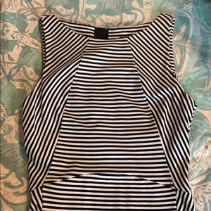 Striped sleeveless slimming dress